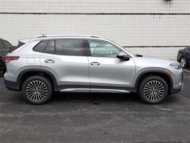 2025 Volkswagen Tiguan S photo 2