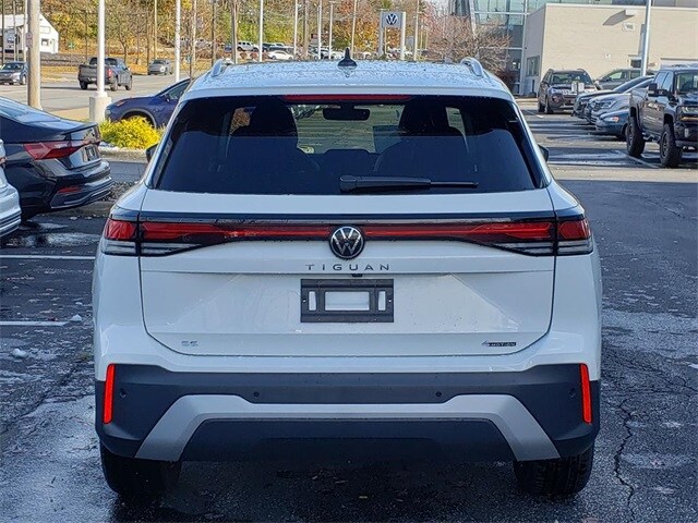 2025 Volkswagen Tiguan SE photo 3