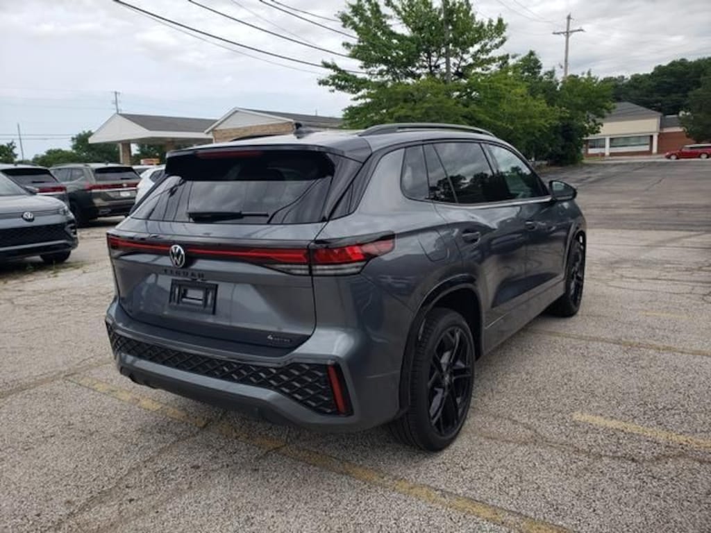 New 2026 Volkswagen Tiguan SE R-Line Black SUV