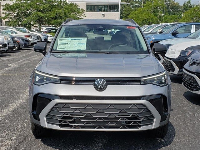 2025 Volkswagen Taos S photo 3