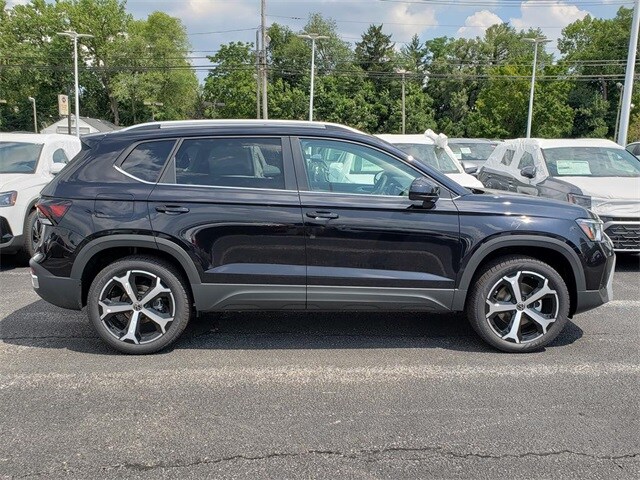 2025 Volkswagen Taos SEL photo 2