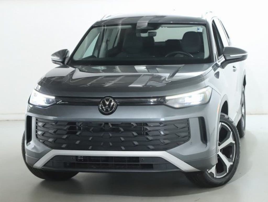 Certified 2025 Volkswagen Tiguan 2.0T SE SUV