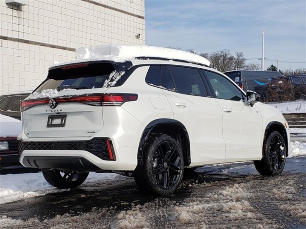 New 2026 Volkswagen Tiguan 2.0T SE R-Line Black SUV