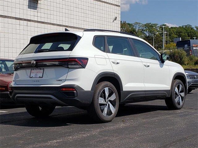 2025 Volkswagen Taos S photo 3
