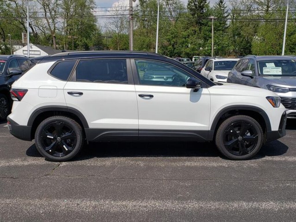 New 2026 Volkswagen Taos 1.5T SE Black SUV