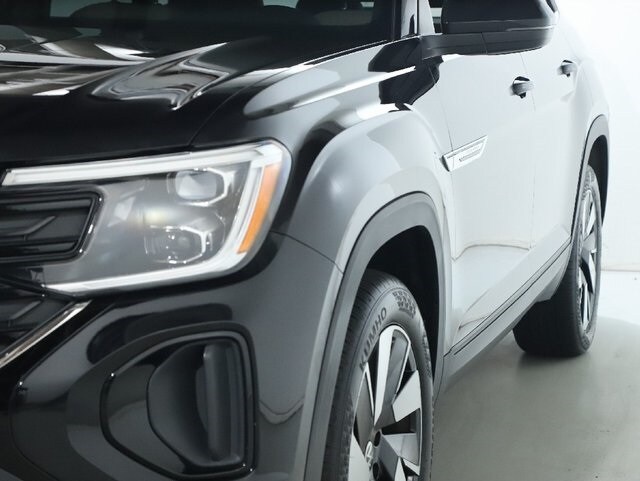 2024 Volkswagen Atlas Cross Sport SE Technology photo 2