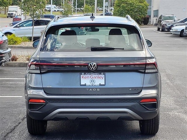 2025 Volkswagen Taos S photo 3