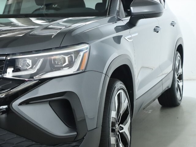 2022 Volkswagen Taos SEL photo 3