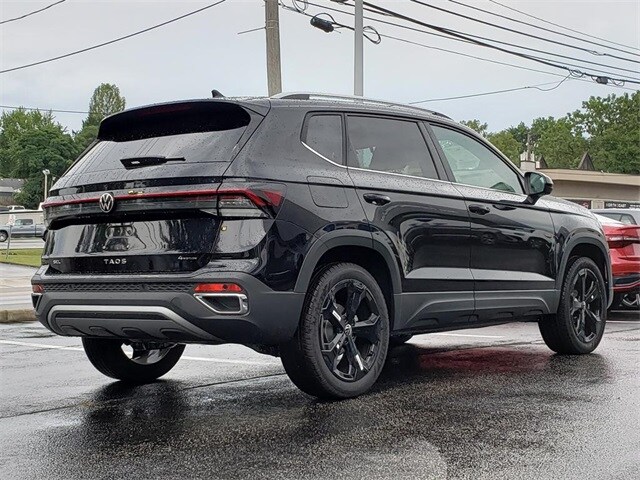 2025 Volkswagen Taos SEL photo 3