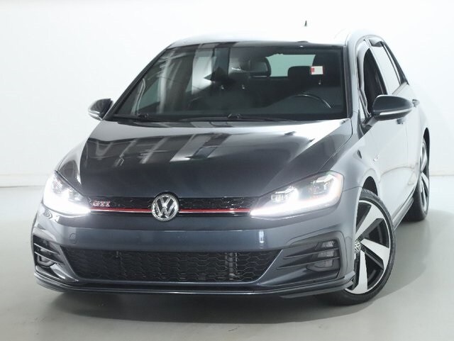 2019 Volkswagen Golf GTI SE photo 3