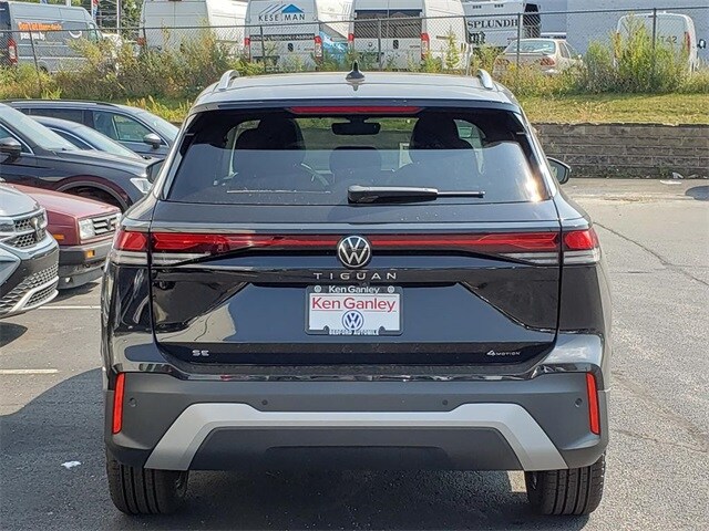 2025 Volkswagen Tiguan SE photo 2