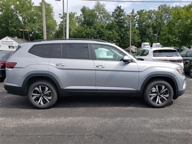 2026 Volkswagen Atlas SE photo 2