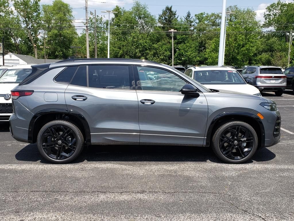 New 2026 Volkswagen Tiguan 2.0T SE R-Line Black SUV
