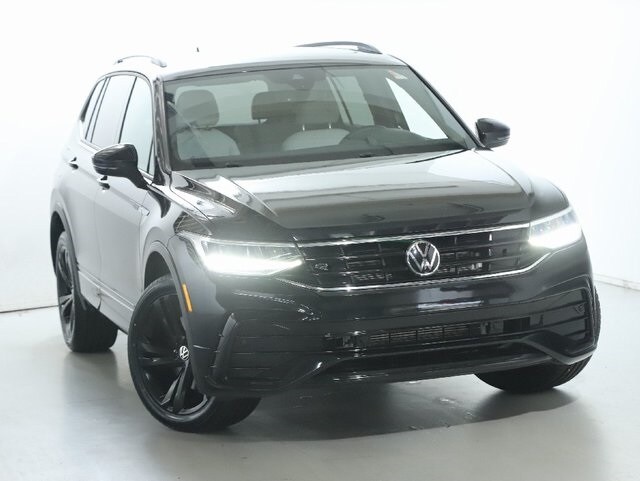 2023 Volkswagen Tiguan SE R-Line Black photo 2