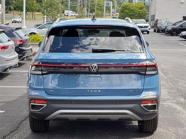 2025 Volkswagen Taos SE photo 2