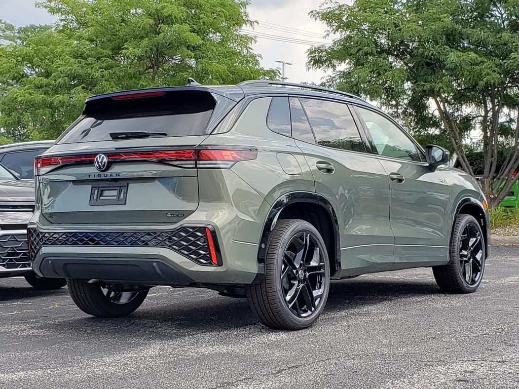 New 2026 Volkswagen Tiguan SE R-Line Black SUV