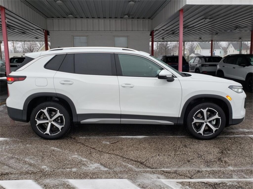 New 2026 Volkswagen Tiguan 2.0T SE SUV