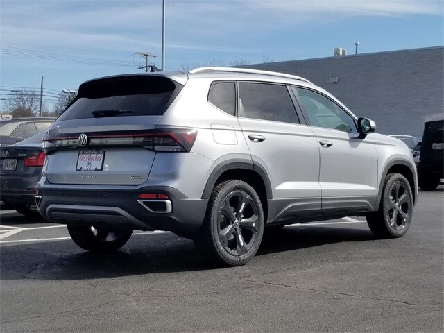 2025 Volkswagen Taos SEL photo 2