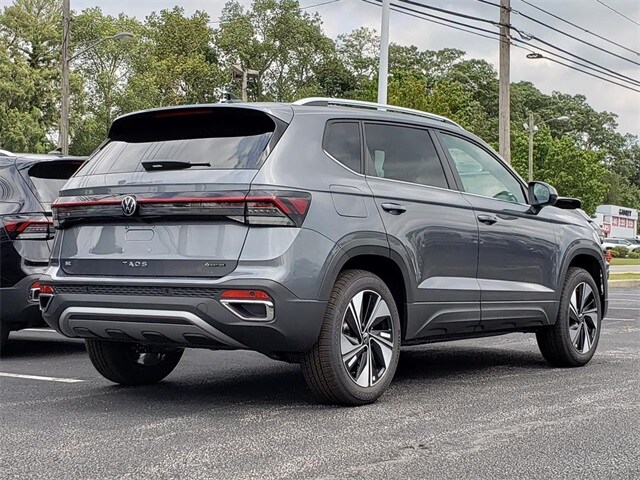 2025 Volkswagen Taos SE photo 3