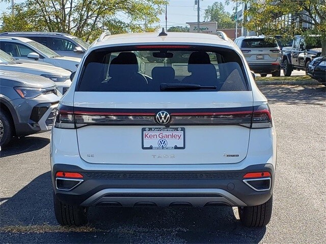 2025 Volkswagen Taos SE photo 4