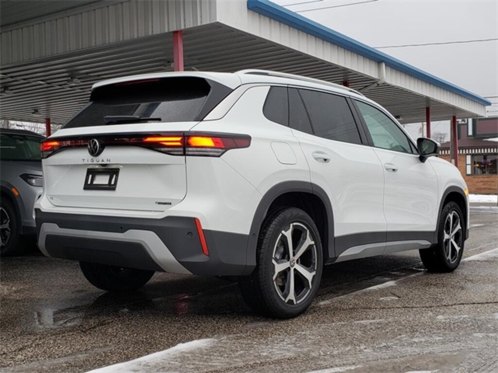 New 2026 Volkswagen Tiguan 2.0T SE SUV