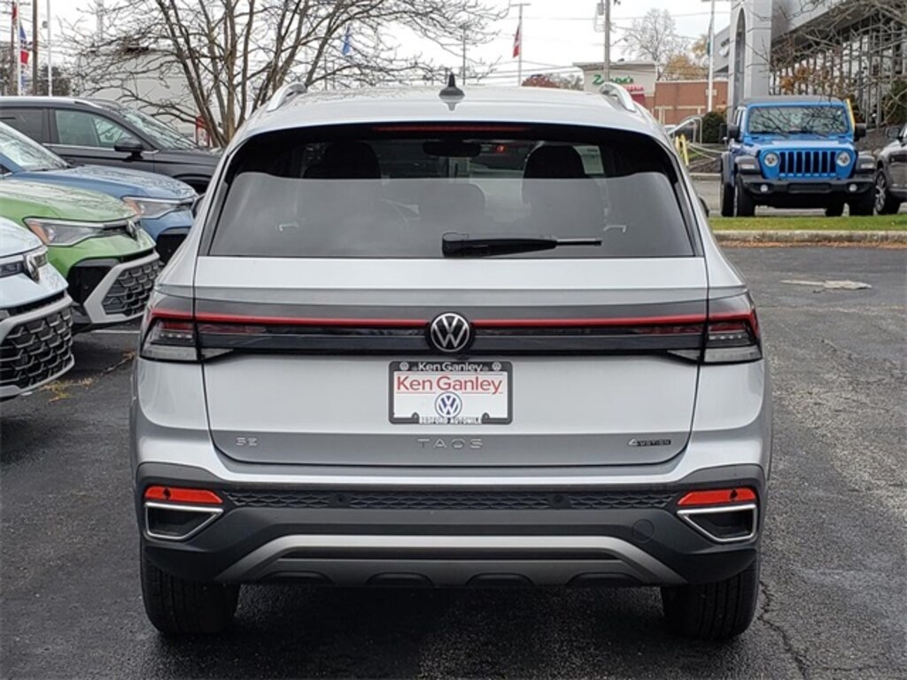New 2025 Volkswagen Taos 1.5T SE SUV
