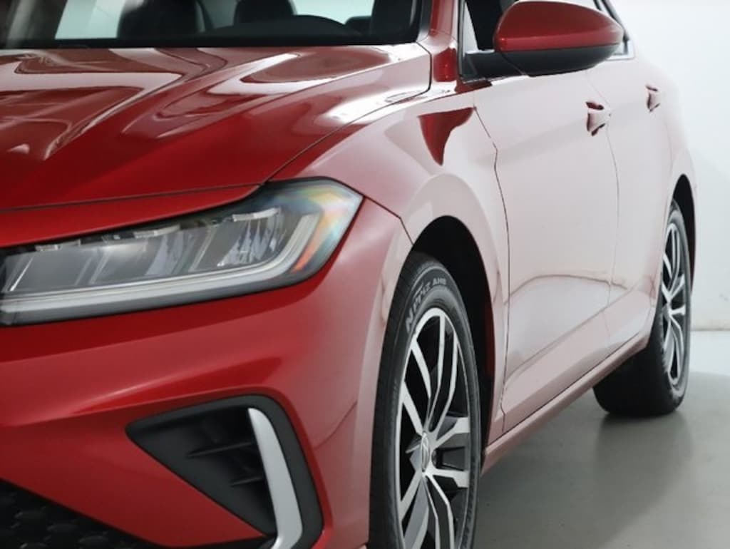 Certified 2025 Volkswagen Jetta 1.5T SE Sedan