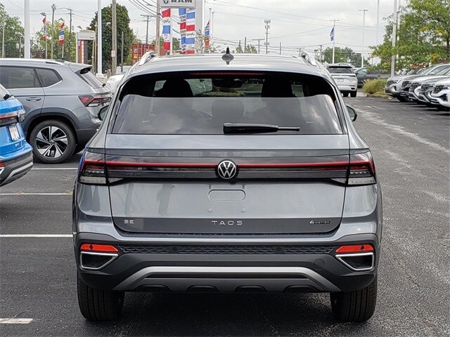 2025 Volkswagen Taos SE photo 4