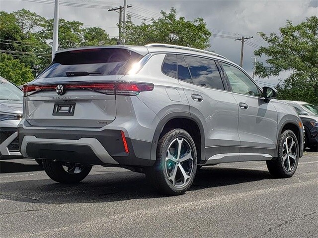 2025 Volkswagen Tiguan SE photo 2