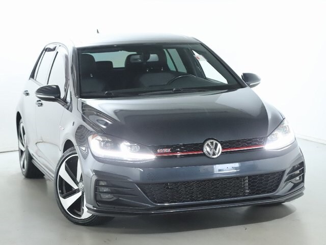 2019 Volkswagen Golf GTI SE photo 2