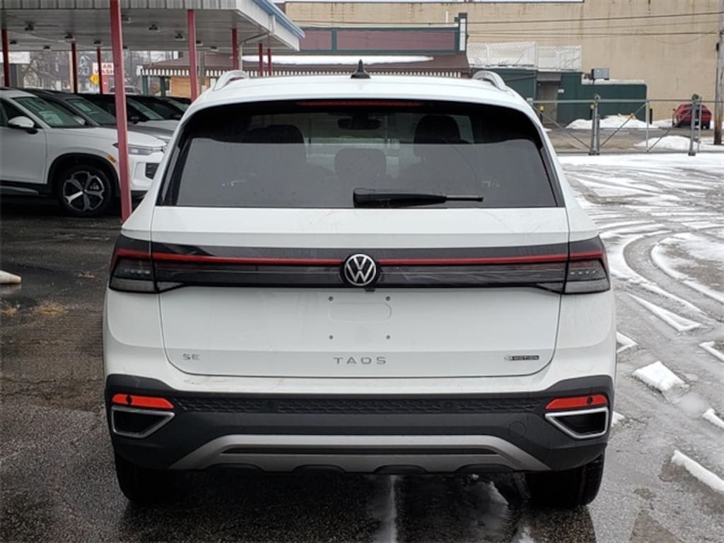 New 2026 Volkswagen Taos 1.5T SE SUV