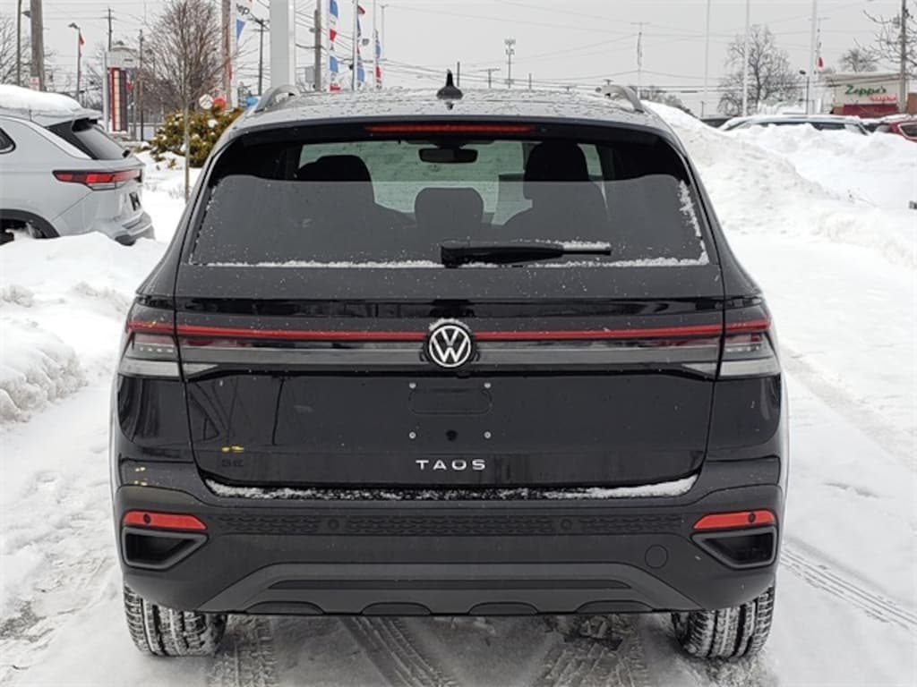New 2026 Volkswagen Taos 1.5T SE Black SUV