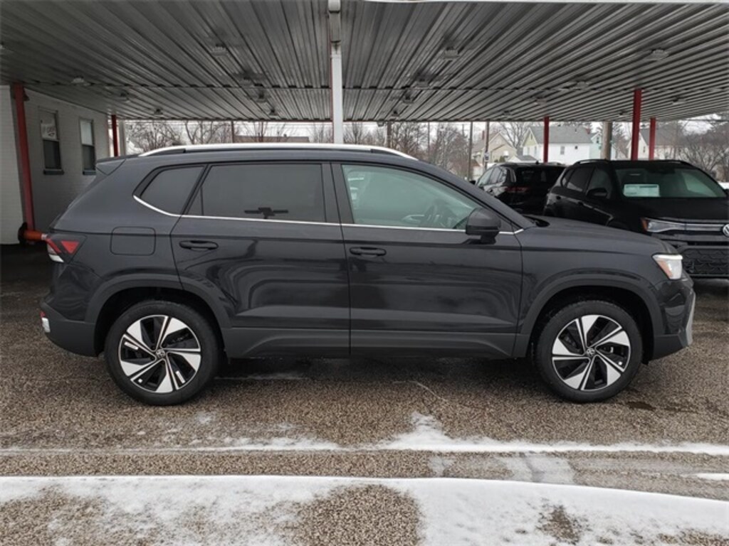 New 2026 Volkswagen Taos 1.5T SE SUV