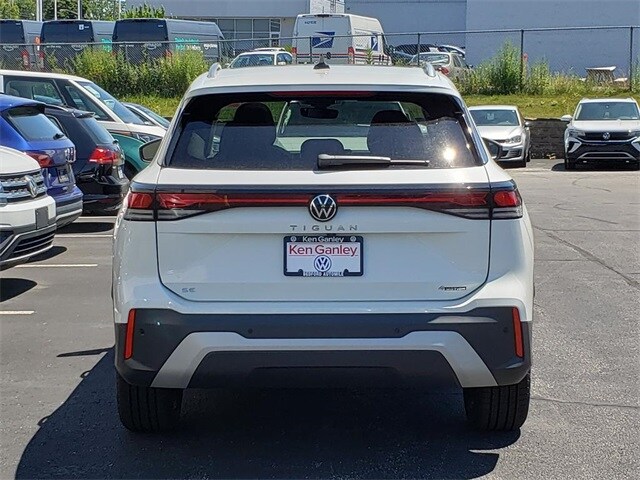 2025 Volkswagen Tiguan SE photo 4