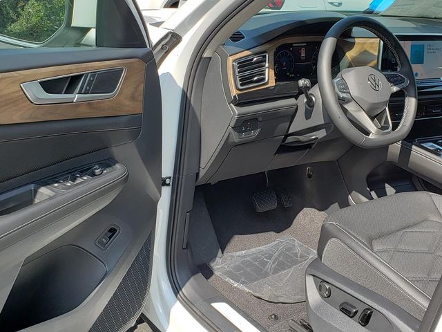 2026 Volkswagen Atlas SE w/Tech - Photo 6