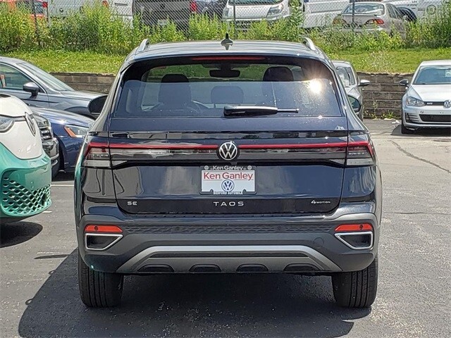 2025 Volkswagen Taos SE photo 3