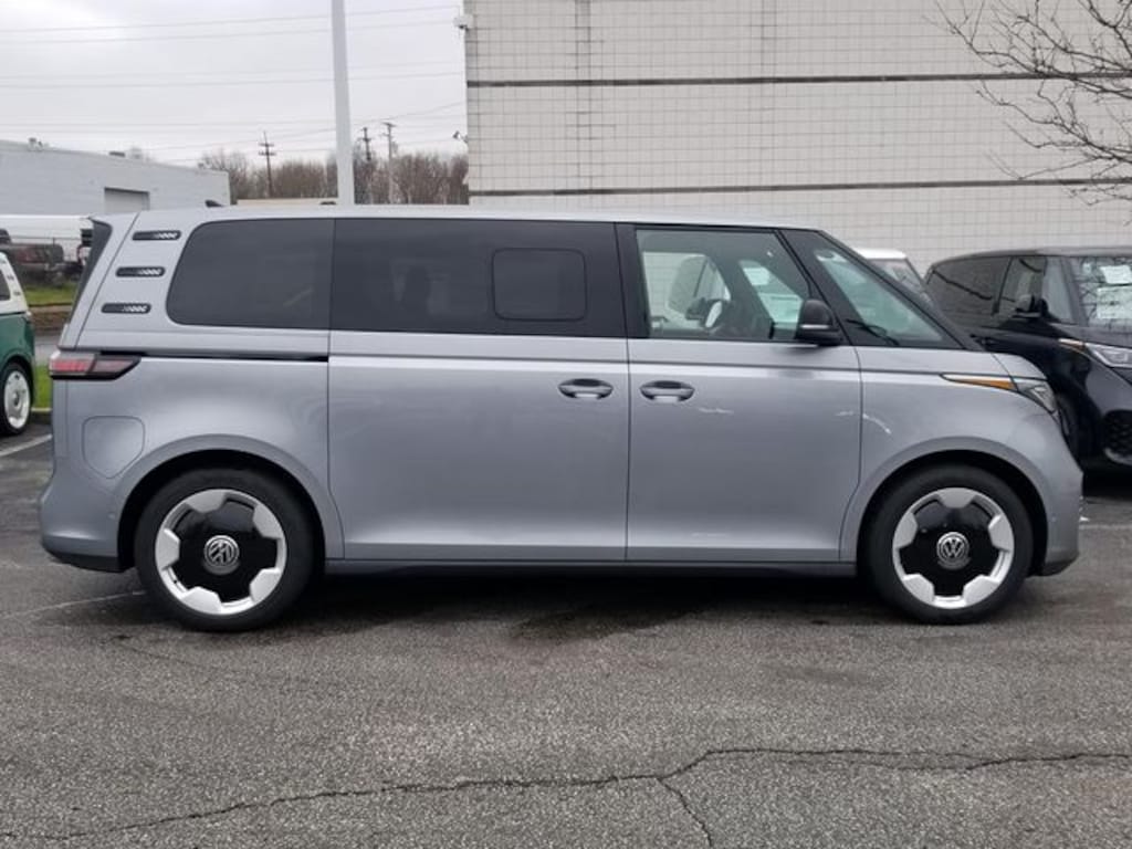 New 2025 Volkswagen ID. Buzz Pro S Van Passenger Van