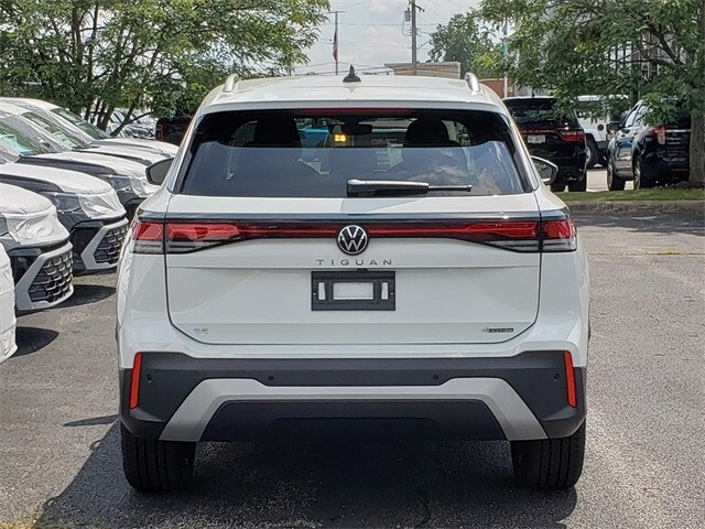 2025 Volkswagen Tiguan SE photo 3