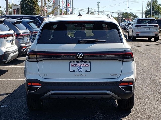 2025 Volkswagen Taos SE photo 4