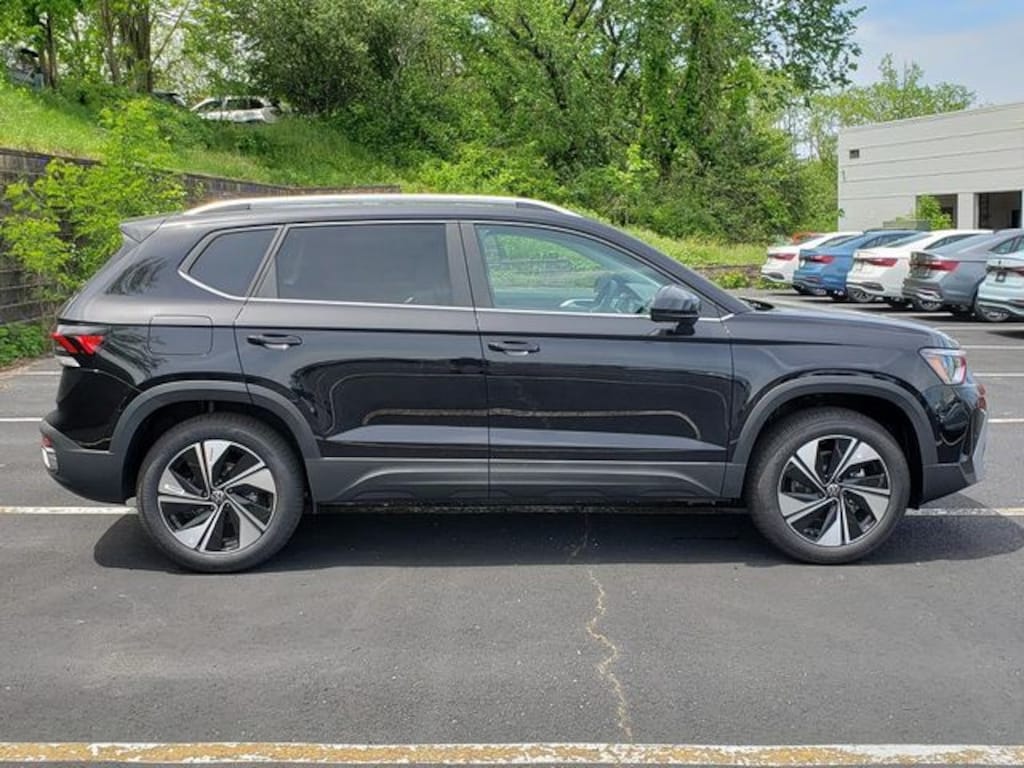 New 2026 Volkswagen Taos 1.5T SE SUV