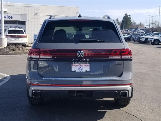 2025 Volkswagen Atlas Peak Edition photo 4