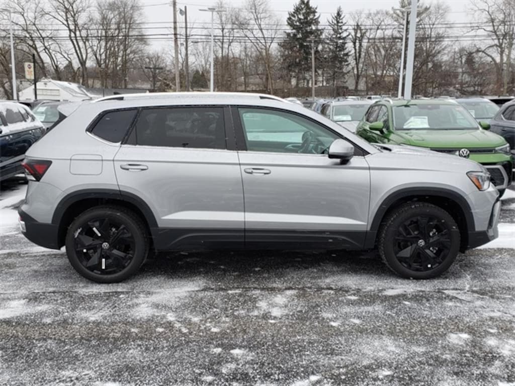 New 2026 Volkswagen Taos 1.5T SE SUV