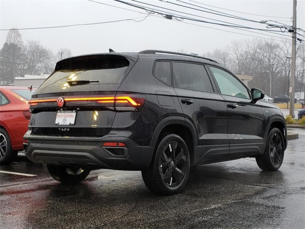 New 2026 Volkswagen Taos 1.5T SE Black SUV