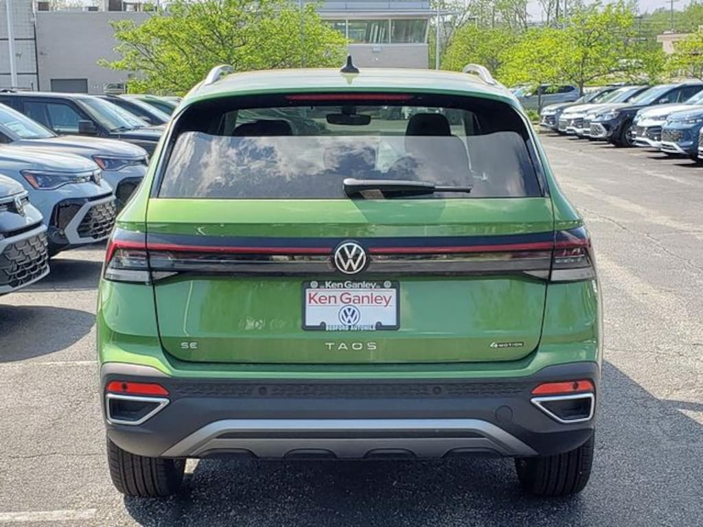 New 2026 Volkswagen Taos 1.5T SE SUV