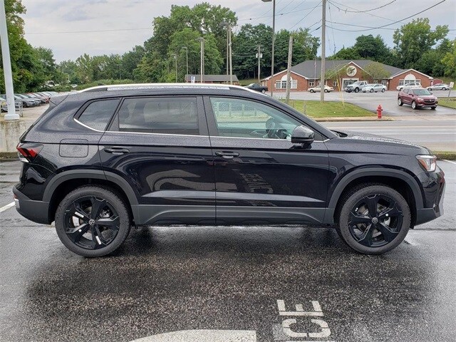 2025 Volkswagen Taos SEL photo 2