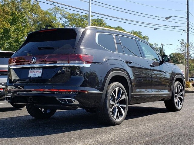 2026 Volkswagen Atlas SEL Premium R-Line photo 3