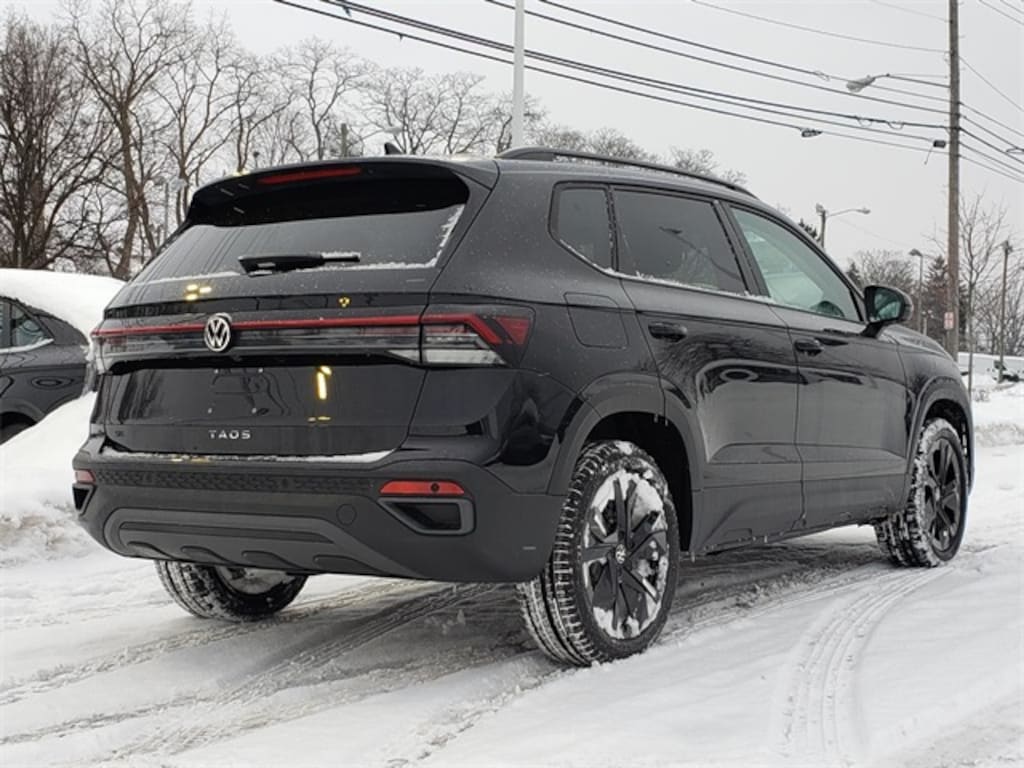 New 2026 Volkswagen Taos 1.5T SE Black SUV