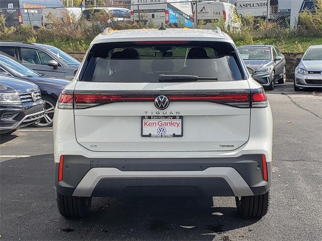 2025 Volkswagen Tiguan SE photo 4