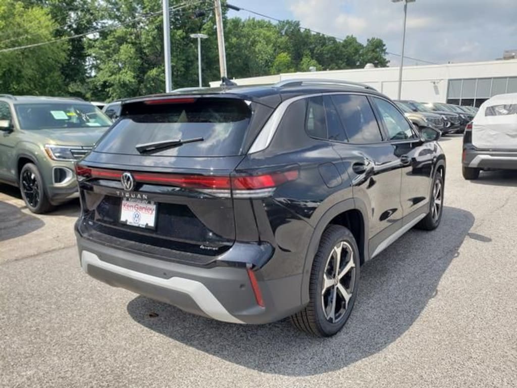 New 2026 Volkswagen Tiguan 2.0T SE SUV