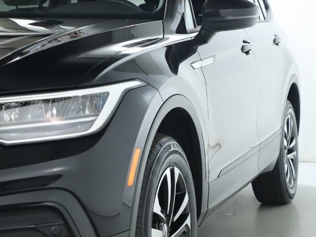 2022 Volkswagen Tiguan S photo 3